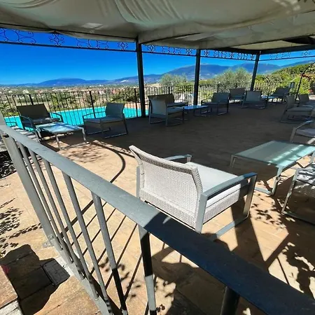 Sensational Views From 6 Apts, Sumptuous Gardens, Infinity Pool, Wifi Aircon 公寓 Colle Umberto (Umbria)