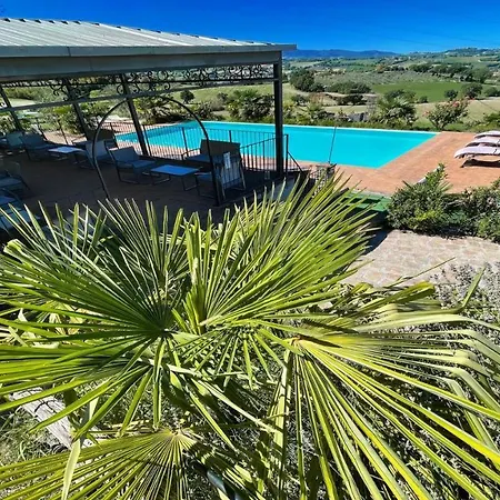 Sensational Views From 6 Apts, Sumptuous Gardens, Infinity Pool, Wifi Aircon 公寓