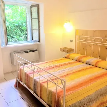 Sensational Views From 6 Apts, Sumptuous Gardens, Infinity Pool, Wifi Aircon Colle Umberto (Umbria)