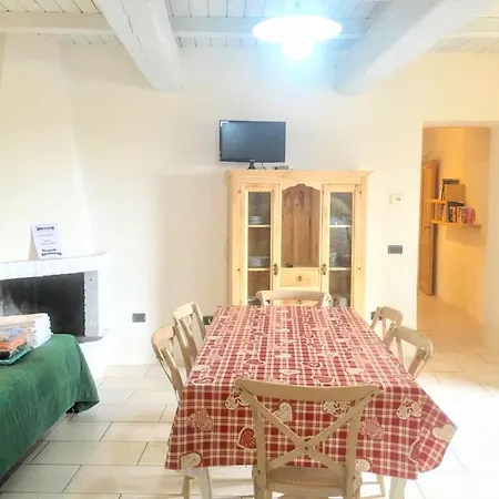 Sensational Views From 6 Apts, Sumptuous Gardens, Infinity Pool, Wifi Aircon Colle Umberto (Umbria)