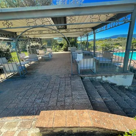 Sensational Views From 6 Apts, Sumptuous Gardens, Infinity Pool, Wifi Aircon Colle Umberto (Umbria)