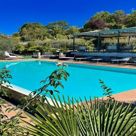 Sensational Views From 6 Apts, Sumptuous Gardens, Infinity Pool, Wifi Aircon 公寓 *