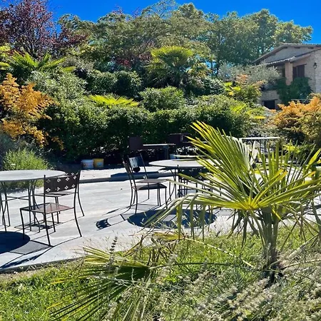 Sensational Views From 6 Apts, Sumptuous Gardens, Infinity Pool, Wifi Aircon